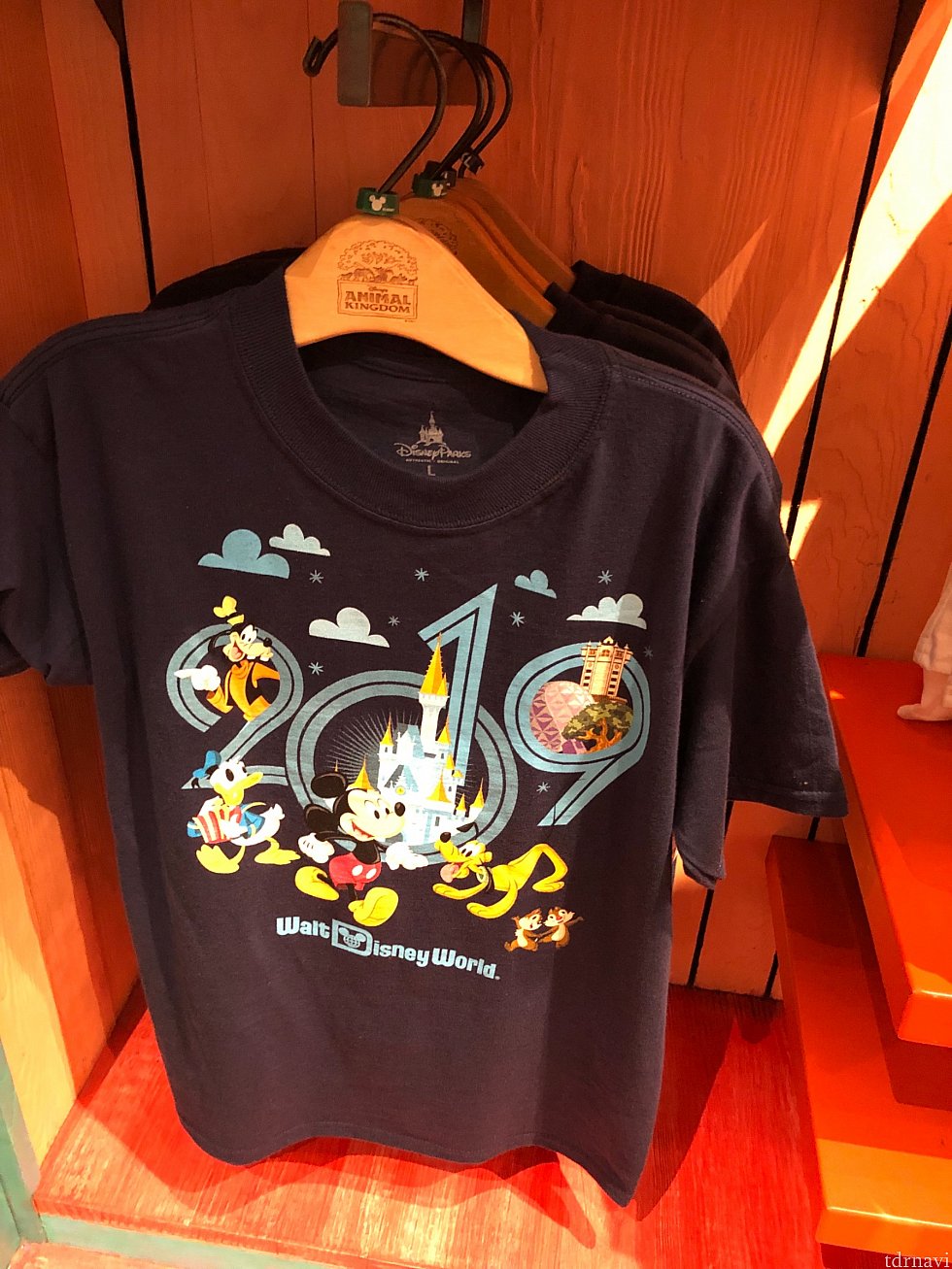 子供用アパレルもいくつか見かけました。こちらは$19.99