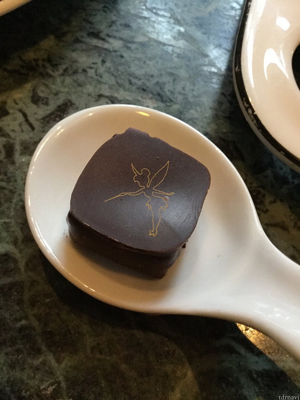 ティンクが書かれたチョコレート、こちらも2回めのみ提供されました