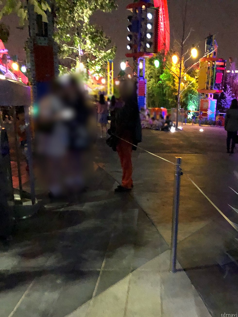 30分前の様子。開始地点までの移動中に撮影しました。
まだまだ待っているゲストは少ないです。