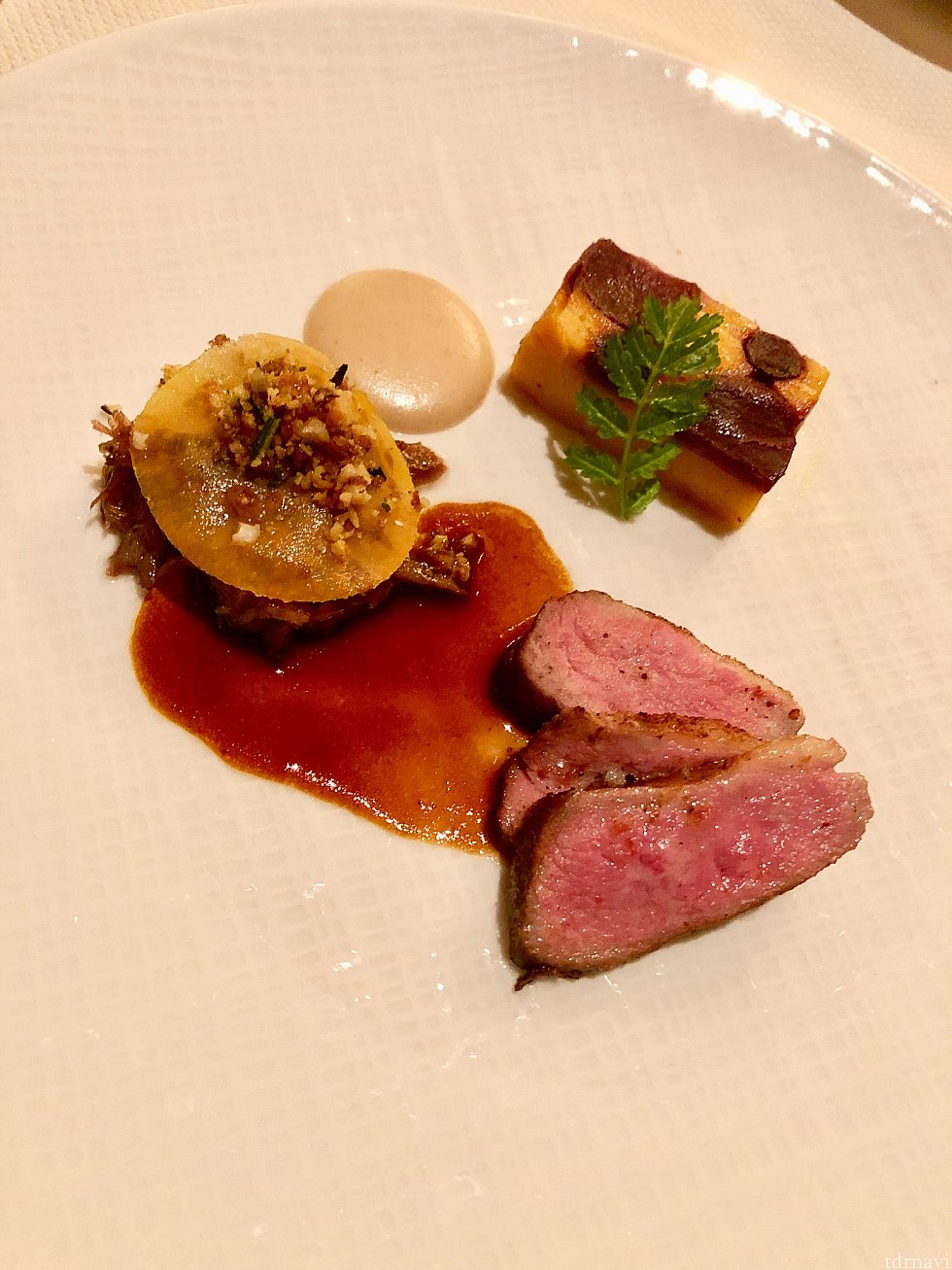 とっても柔らかな鴨肉。ソースが濃厚。提供する度に説明してくれますが、もう何が何だかも関係なく美味しいんです。