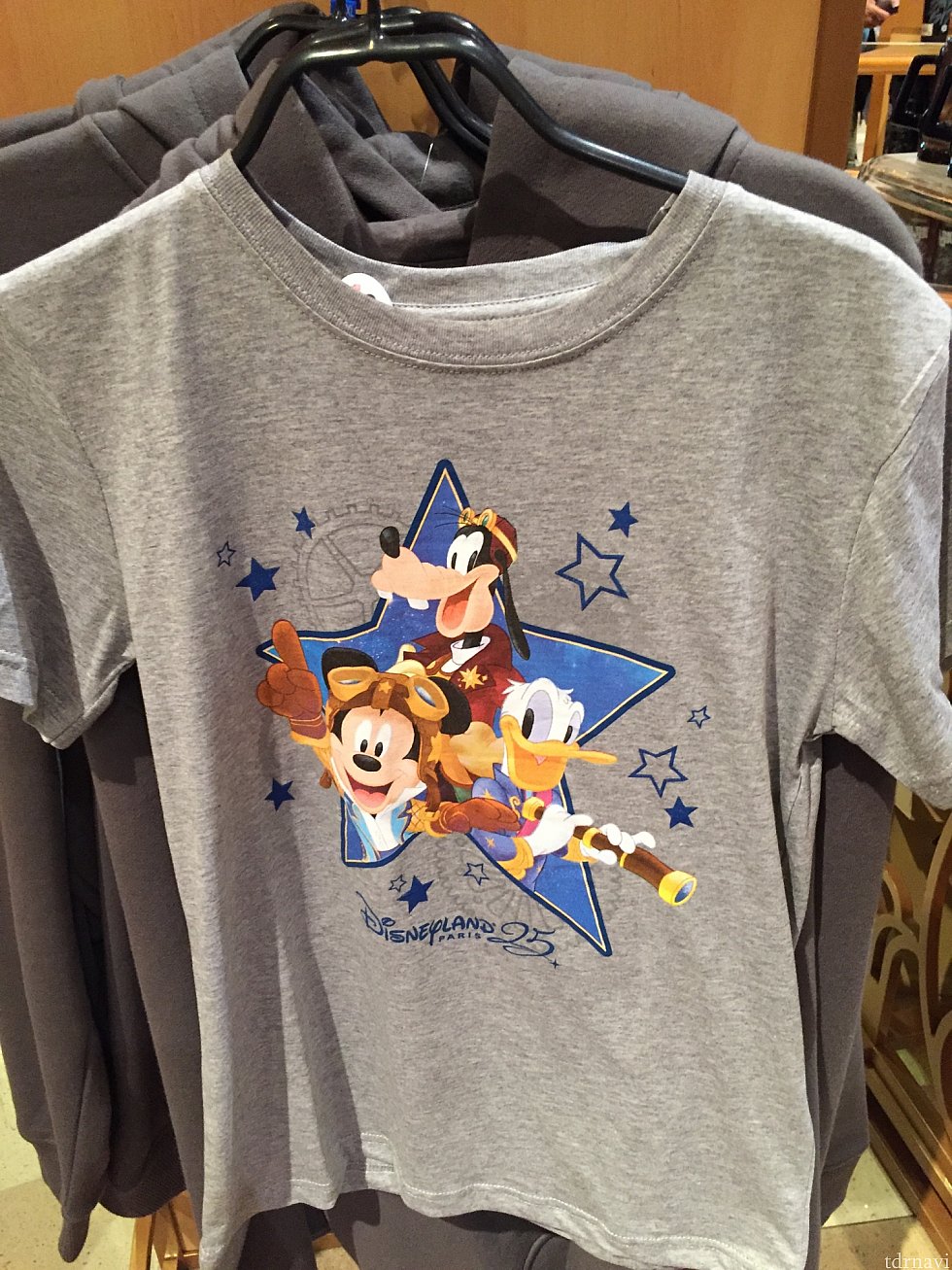アニバーサリーのTシャツ。