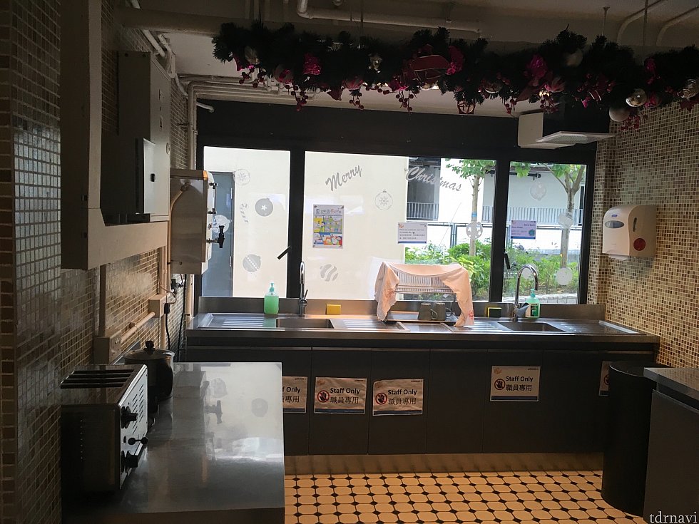 同じところには簡易キッチンも。写真手前のトースターなどは宿泊者も使えるようです