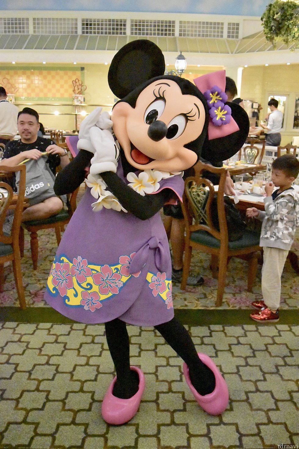 お目当てのアロハのミニーちゃん!すごく可愛かったです(*^_^*)