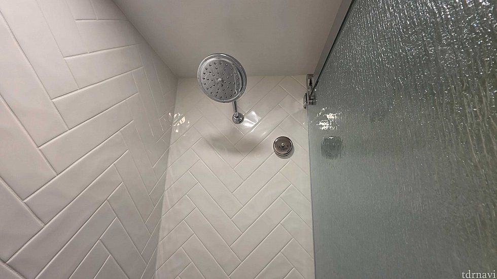 固定シャワーのみなのが使いづらい・・・