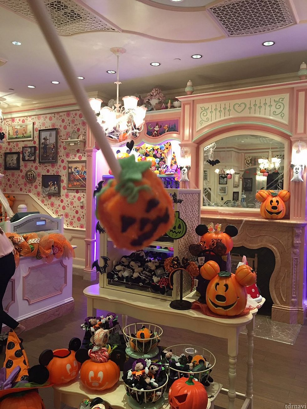 顔の向きが上下逆だと写真が取りやすいのに。。🎃