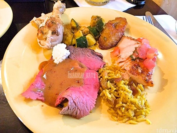 お肉や野菜はスパイシーな味付けが多いです。