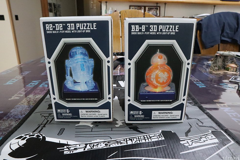 最後は3Dパズル(1個21.99ドル+税)。透明なパーツを組み立て、光るベースに乗せて飾ります。まだ作ってません(笑)
