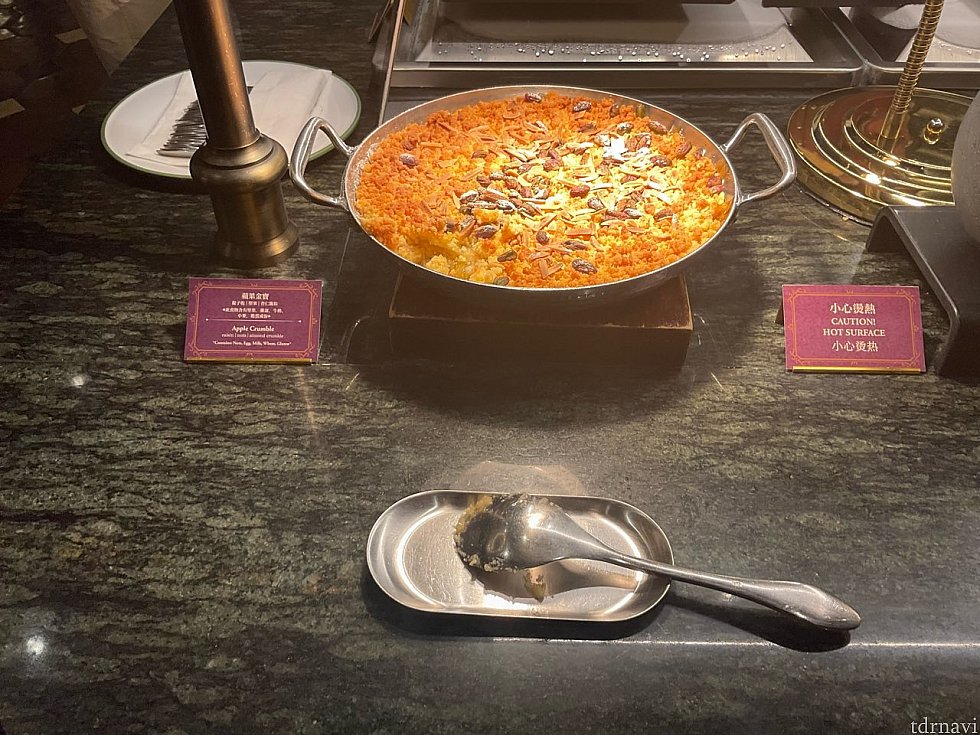 ホットのスイーツもありますよ。こちらはアップルクランブル