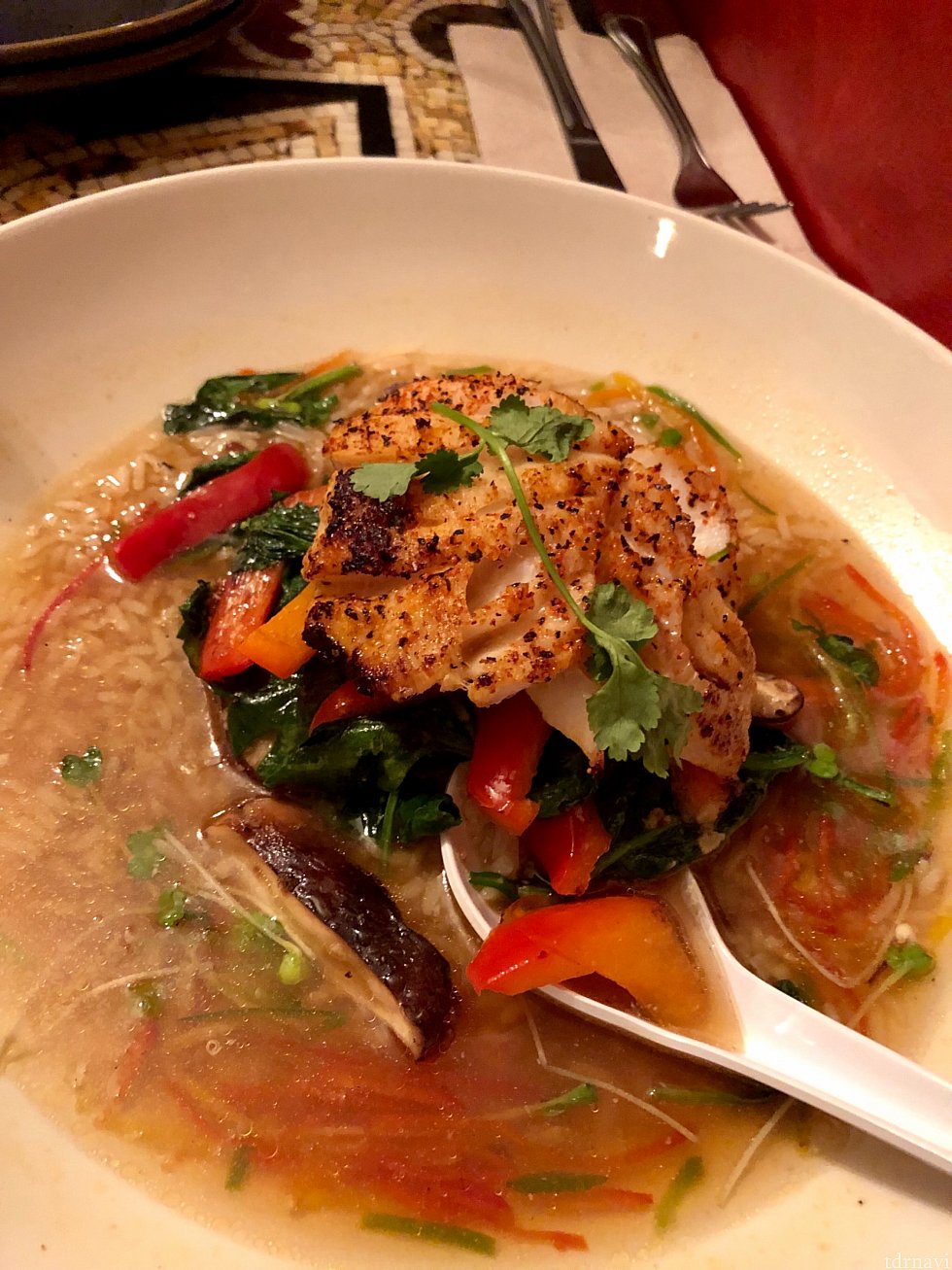 Miso Cod。ライススープの上にタラ系の白身魚が乗っています。味噌の味は微塵もしませんでしたが、これ結構イケました。こちらも多少塩加減が強かったですが、美味しかったです。