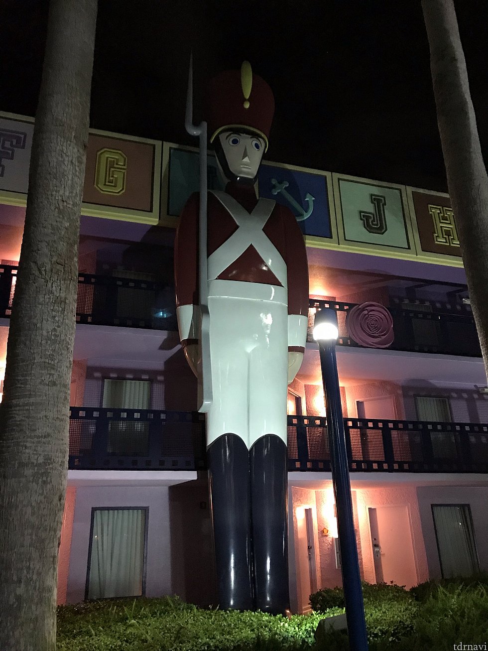 ホテル外観 深夜