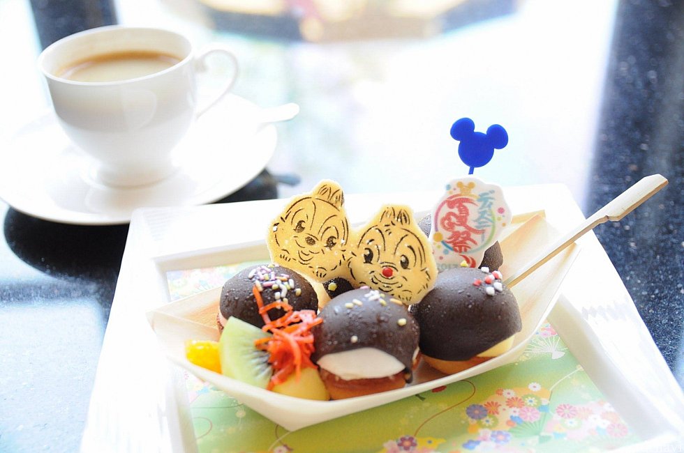 コーヒーまたは紅茶をセットにできます