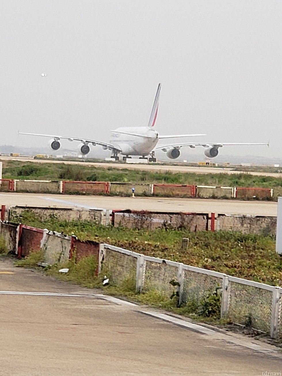 名古屋では見られないAFのA380!