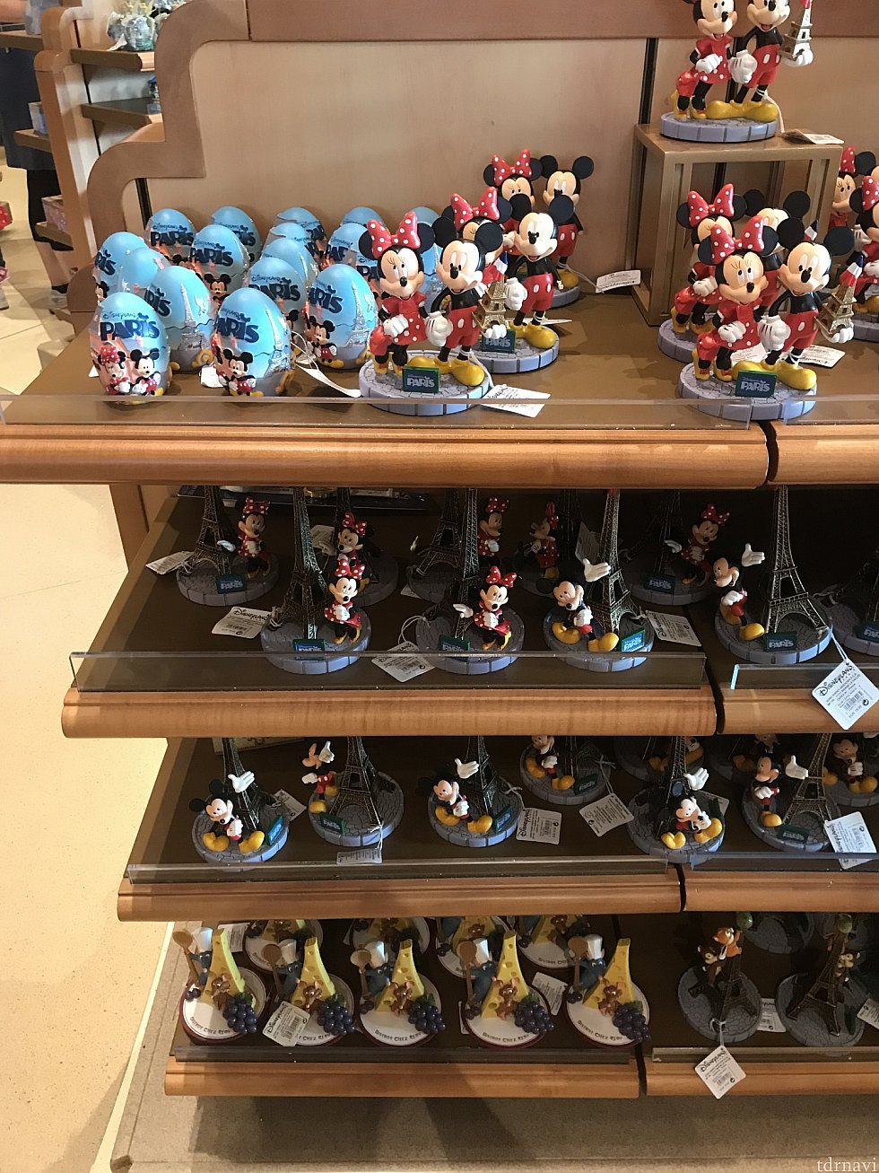 パリらしい置物が多いです!