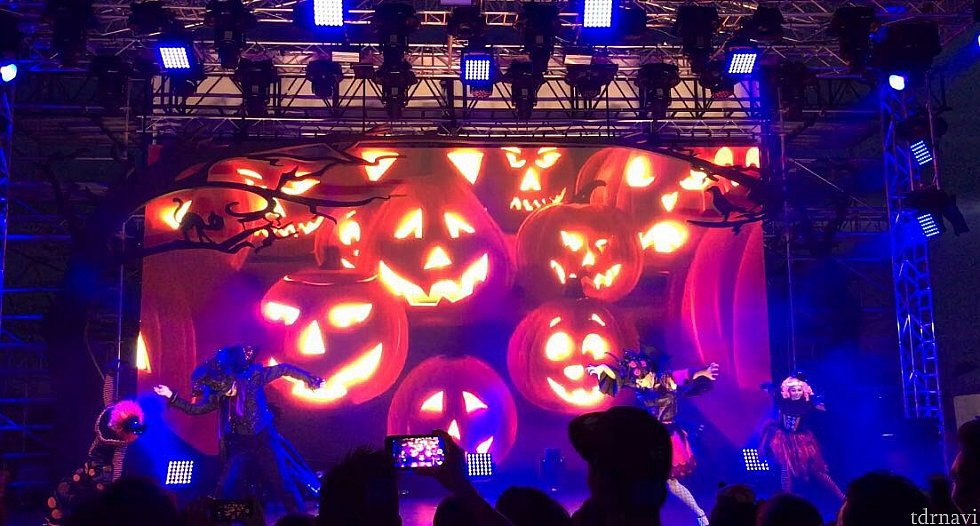 ディズニータウンのショーでも🎃