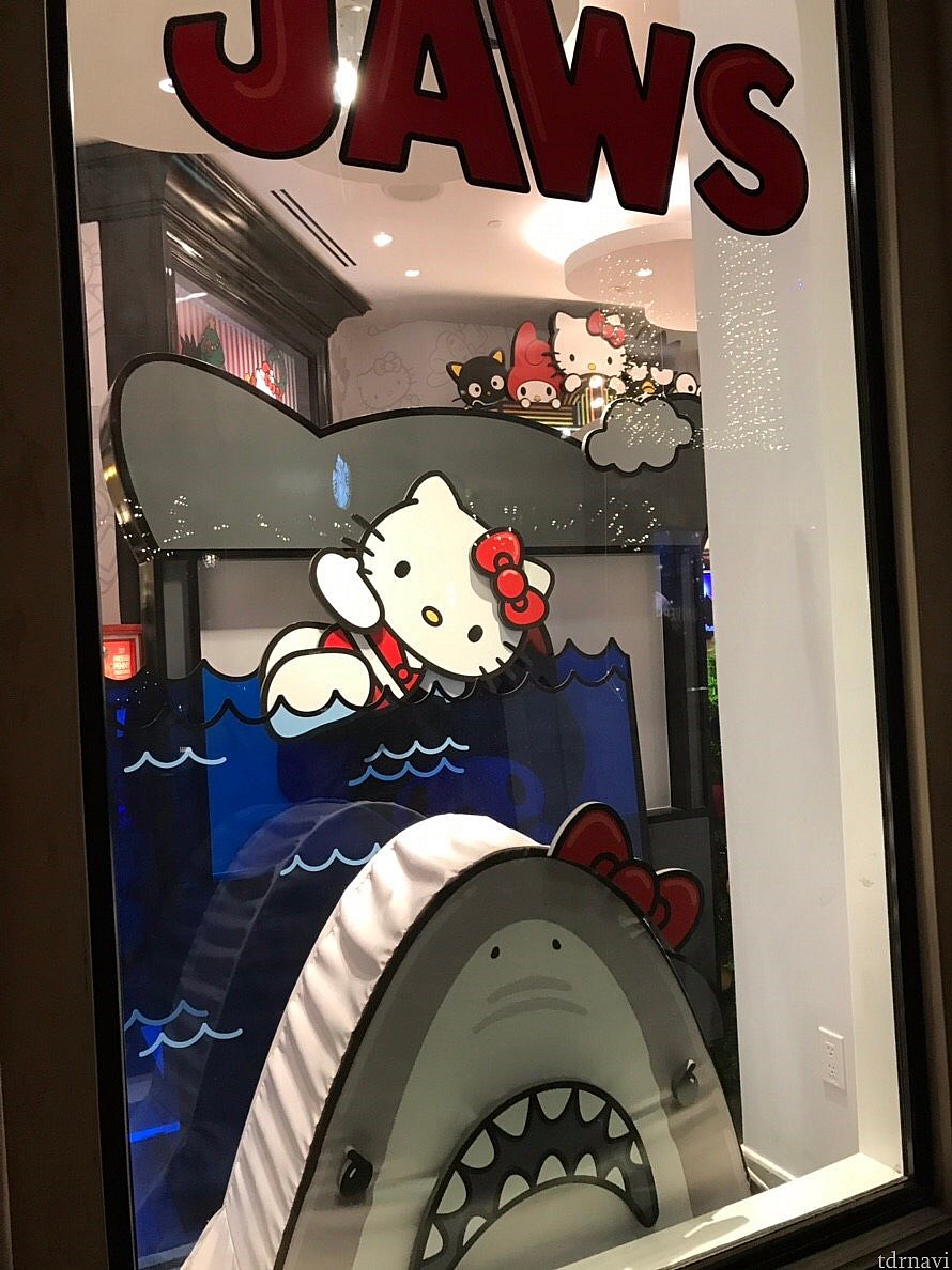 外から見えるディスプレイも。