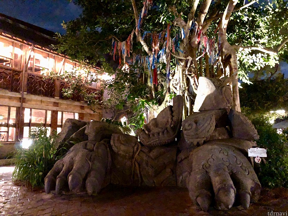 Animal Kingdom にはAsiaエリアがあります。全体的な雰囲気は日本などの東アジアではなく、タイやカンボジアなどの東南アジア。