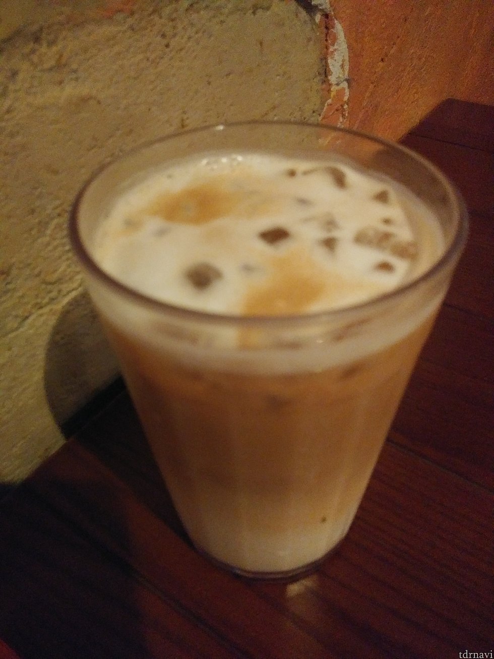ソフトドリンクは、アイスカフェラテにしました💡