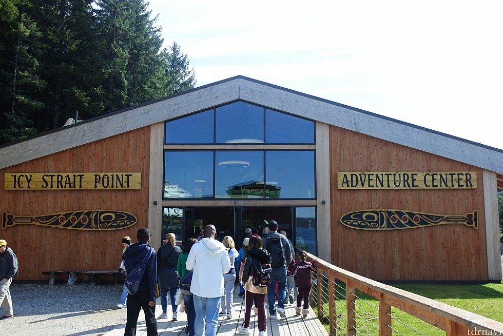 ADVENTURE CENTER入口です。すごくきれいな建物です。