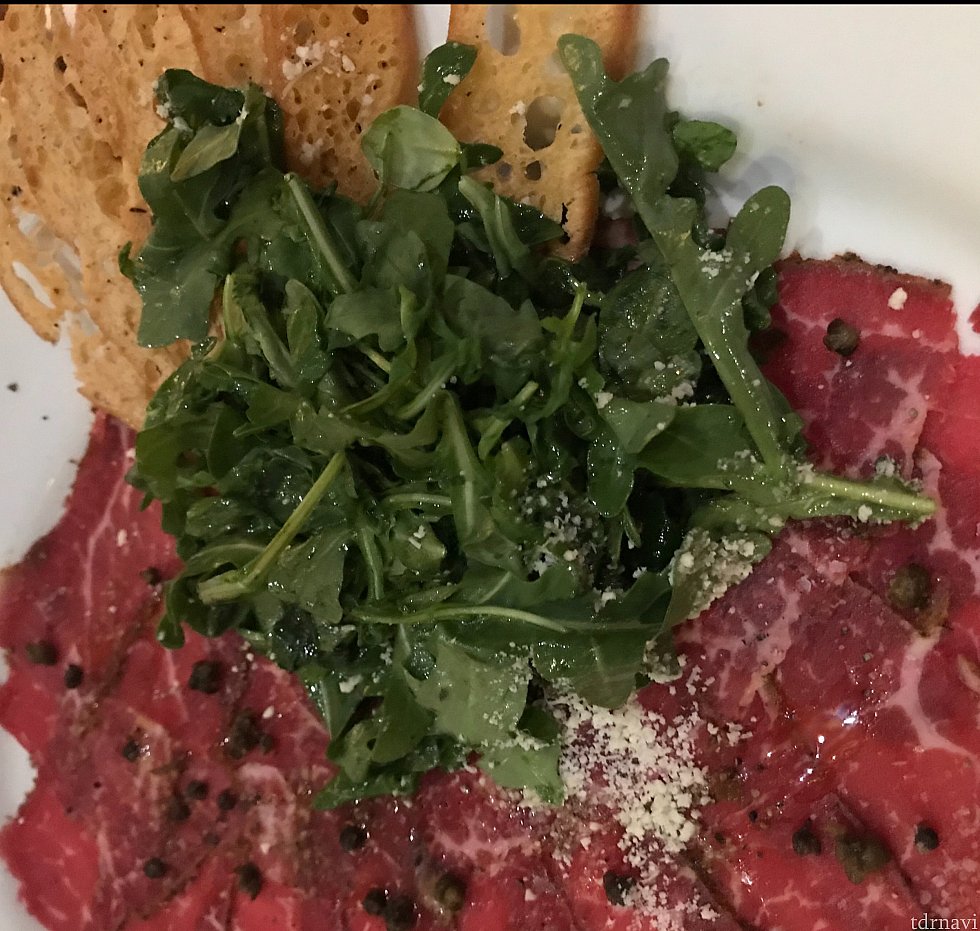 Serverのおススメで頼んだカルパッチョ。
ちゃんとメニュー読んでなかったから魚介だと思いきや、牛肉のカルパッチョが出てきたときびっくり!
おすすめだけあって、最高でした。
これは絶対頼むのをお勧めします!