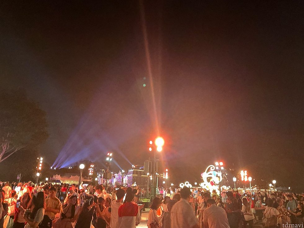 終了2、3分後に後ろを振り返った時の様子。人ははけてきましたが、もうちょっと待つかな