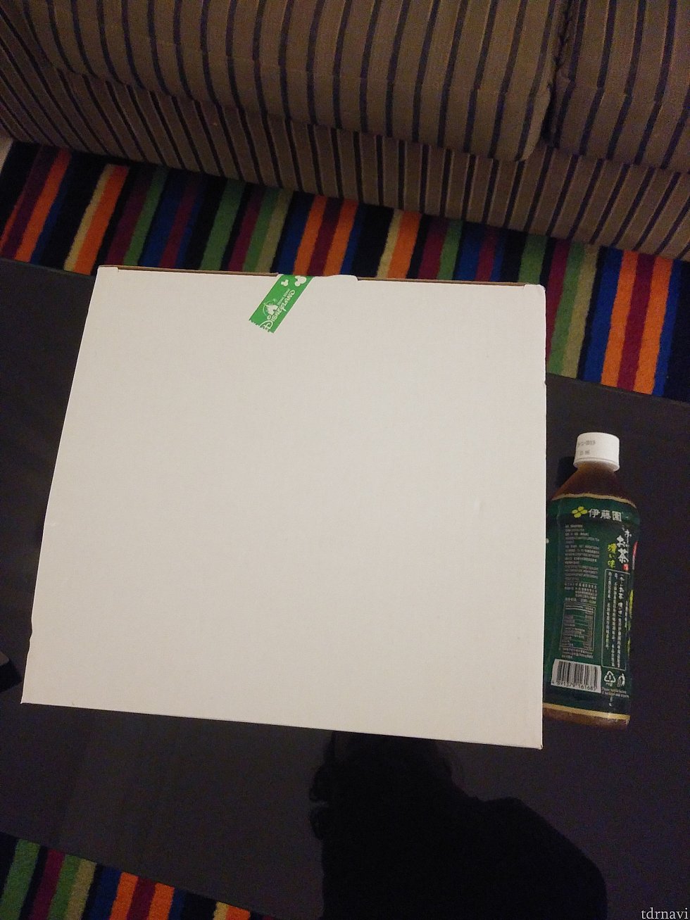 【サイズ】上から見た写真
上から見てもこの通り。向きを工夫すれば持ち込み用スーツケースにギリギリ入らなくはないけど…😣
