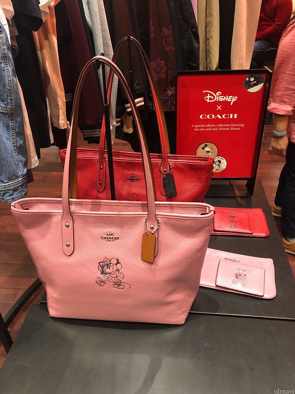 コーチでは、30%オフの商品ありました。