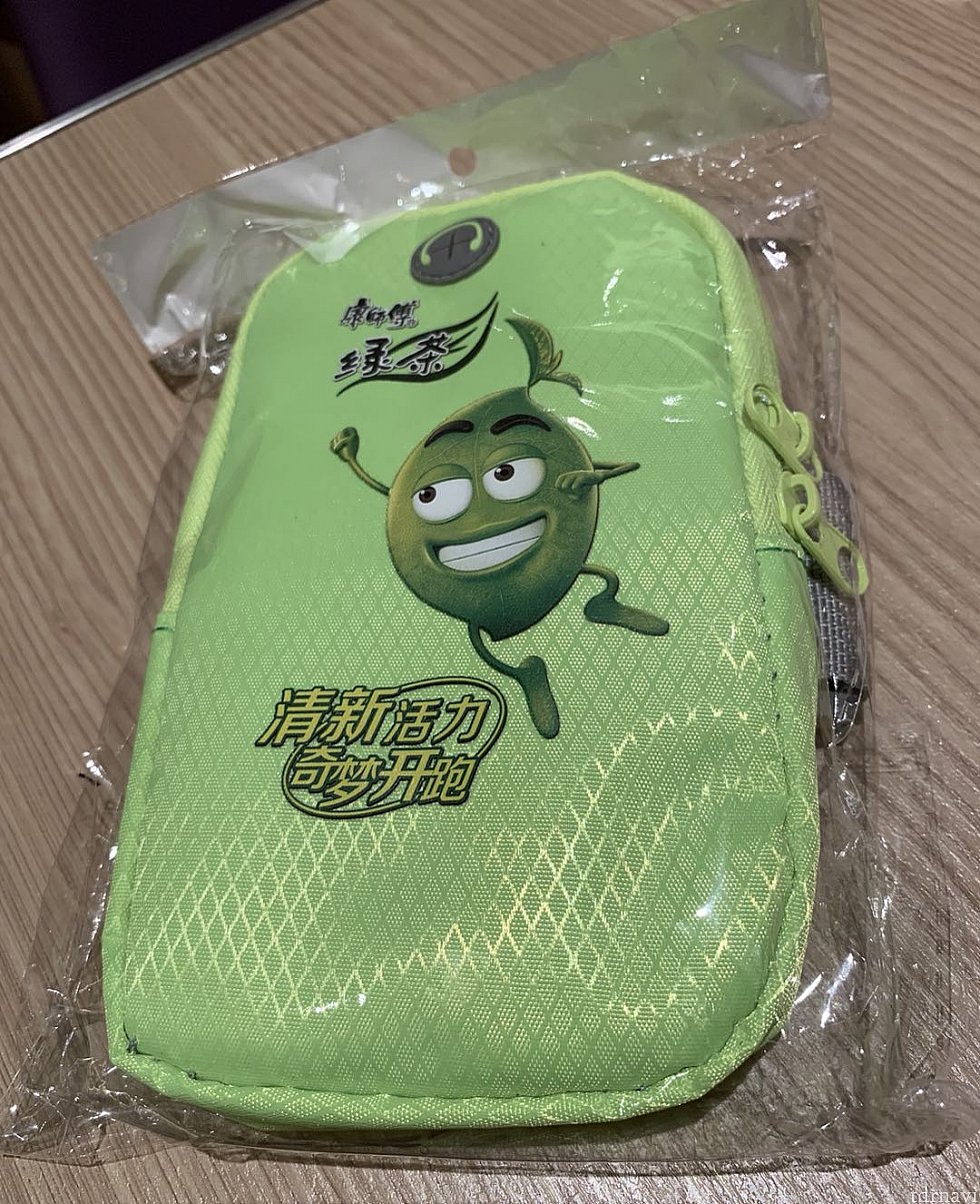 康師傅はスマホケース。