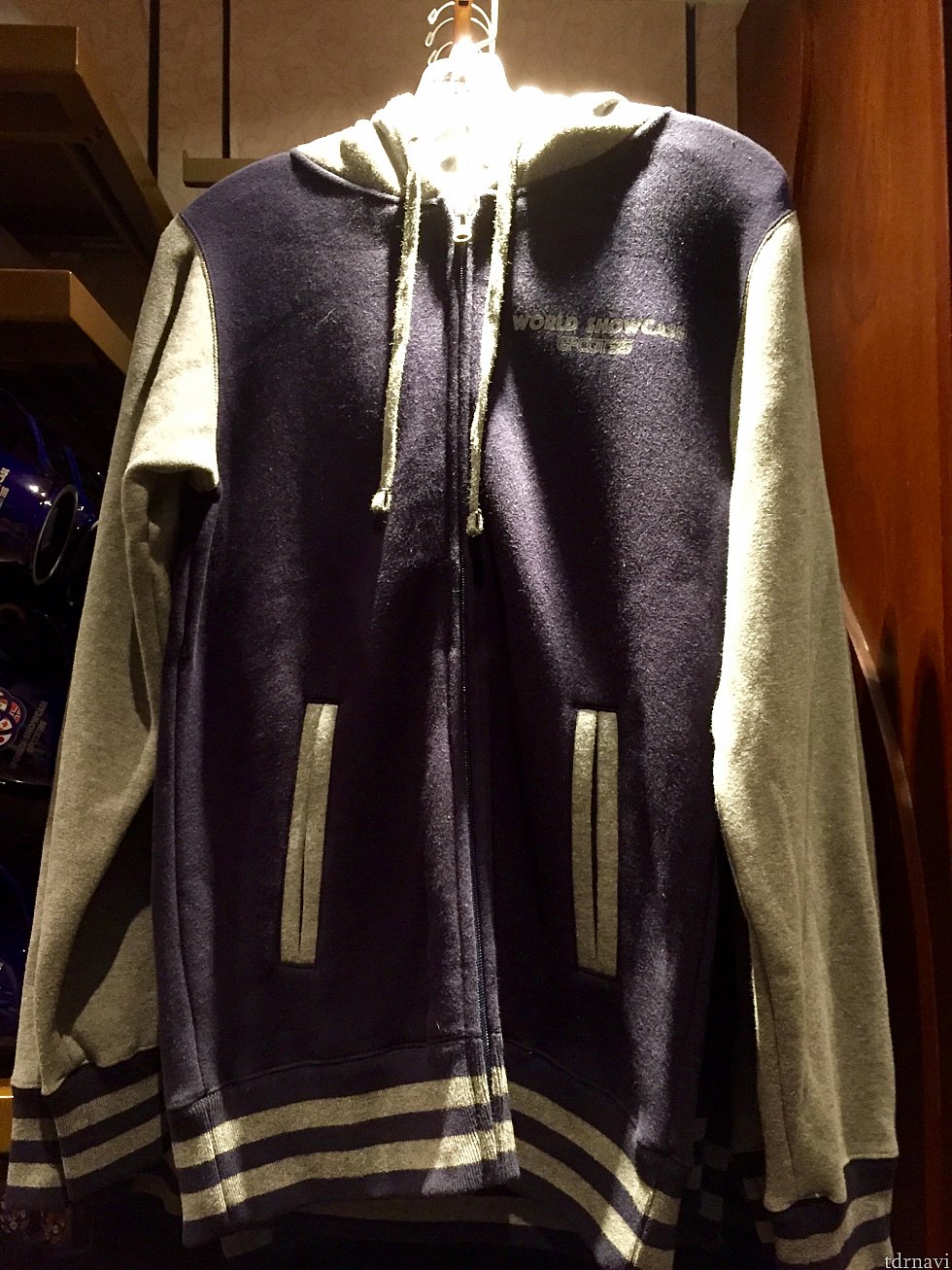 パーカーは$54.99。