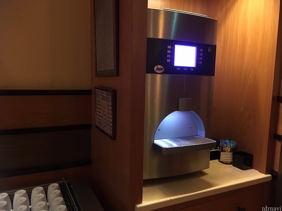 コーヒーやフレッシュジュースなども各種揃っています