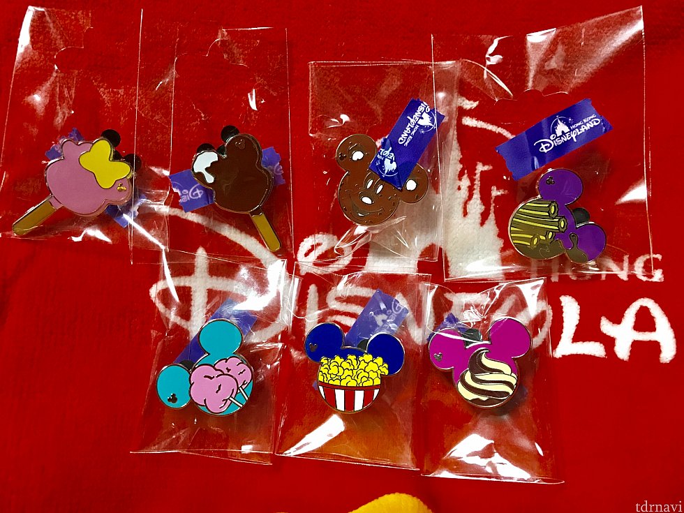 ミッキーシェイプピンバッチ
パーク内のフードモチーフのようです