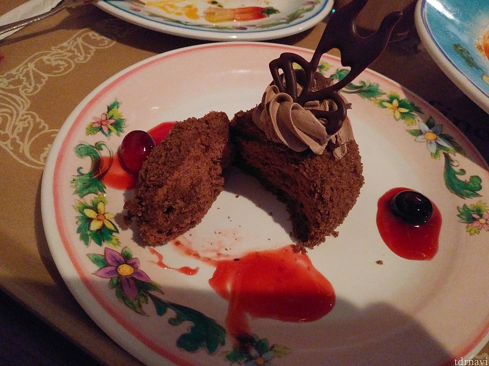 チョコレートムースの中はこんな感じでした💡