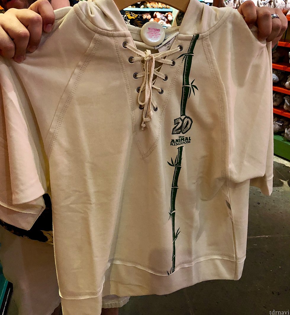 こちらの女性用のシャツは$44.99