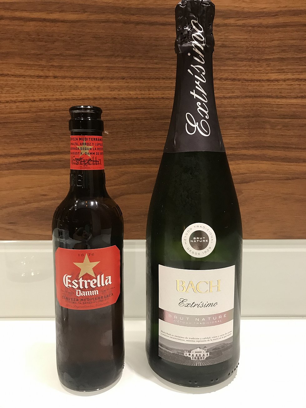 初日のバルセロナではスーパーで、エストレージャ(ビール)とカヴァを購入。たしか合わせて8ユーロくらいだったと。。。