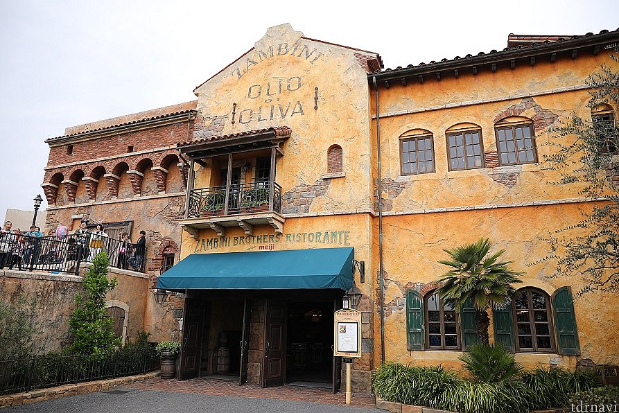 店舗入り口です!
場所はメディテレーニアンハーバー
トランジット・スチーマーライン乗り場の正面です。