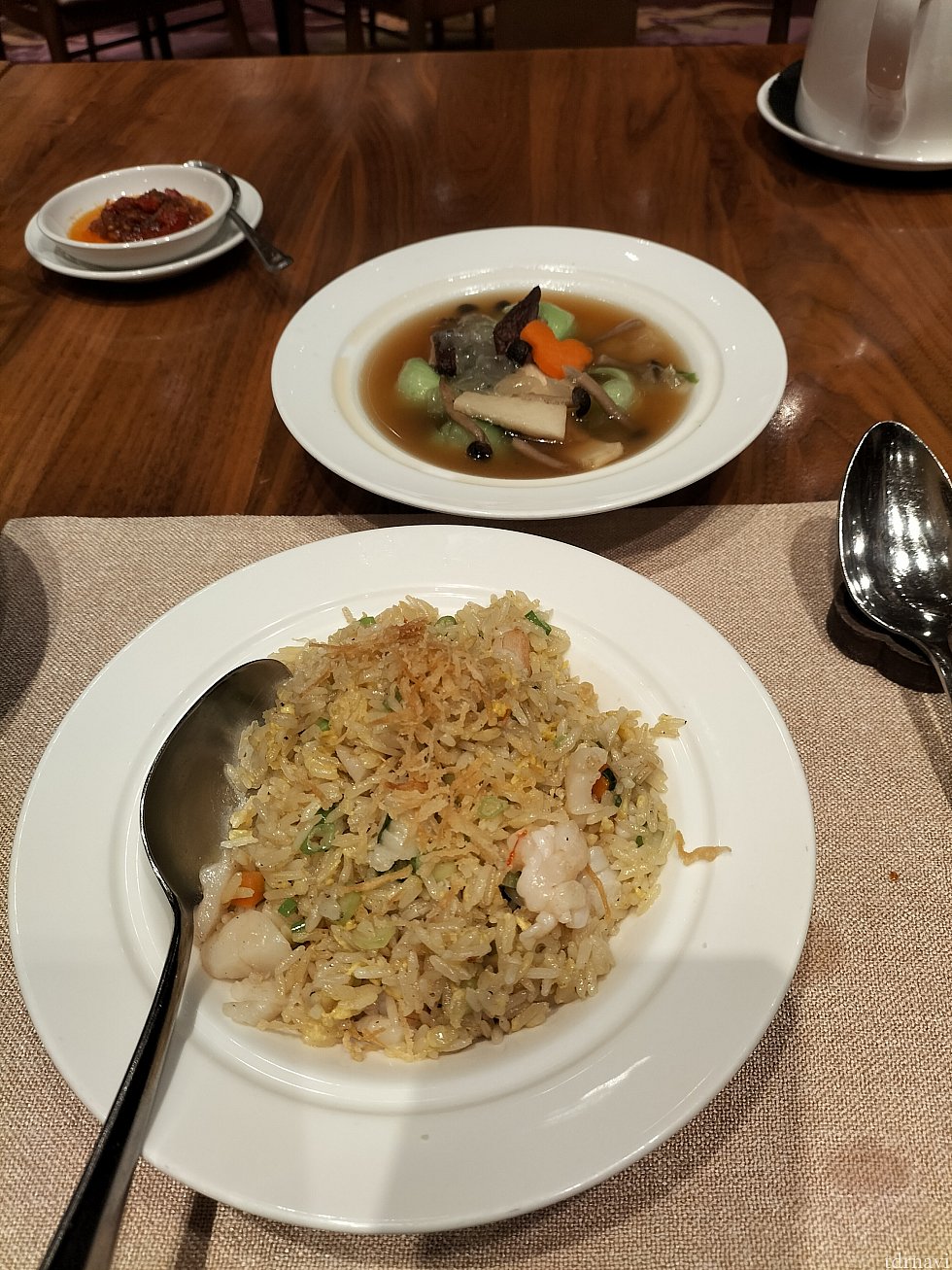 もうこの辺りで「Full stomach」と伝えてしまいました。