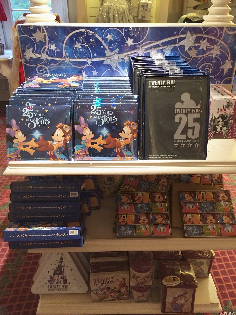 25周年のサイン帳。お土産にたくさん買いました。
