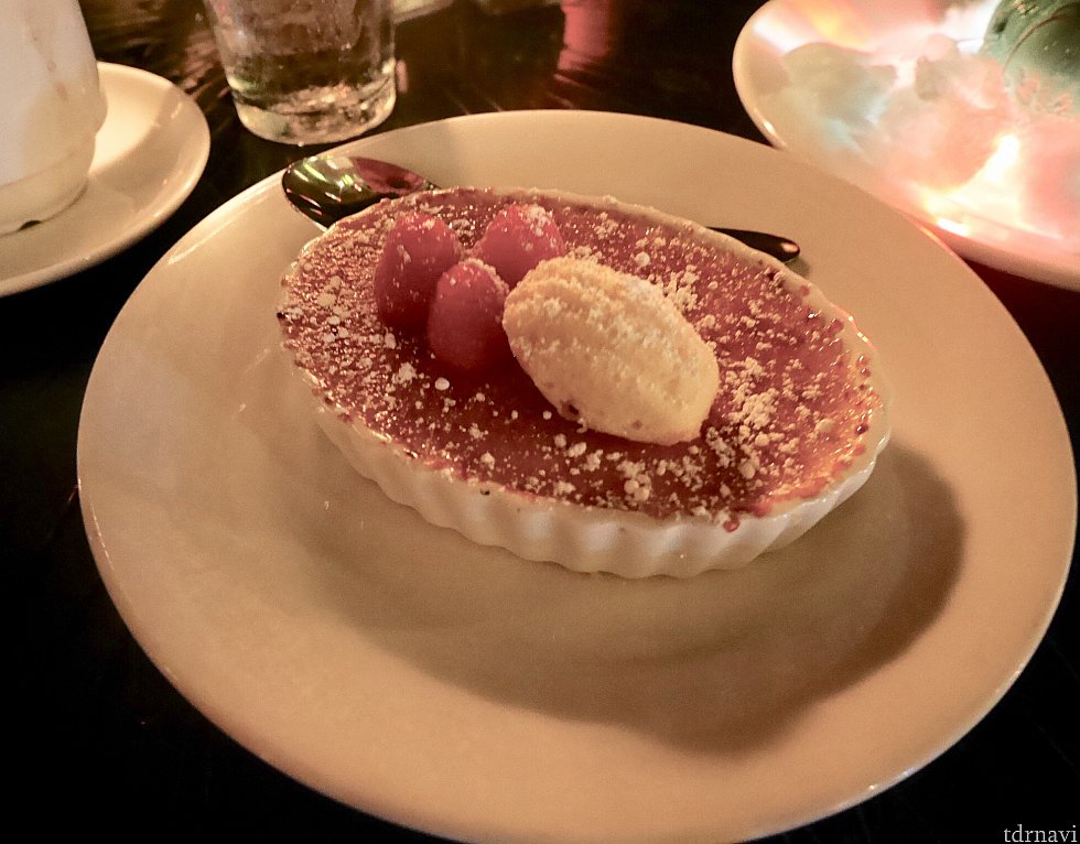 私はクリームブリュレ!
甘いですが、美味しかったです。安定の味ですね。
でも私がマレフィセントを完食したのでこちらは流石に食べきれませんでした。