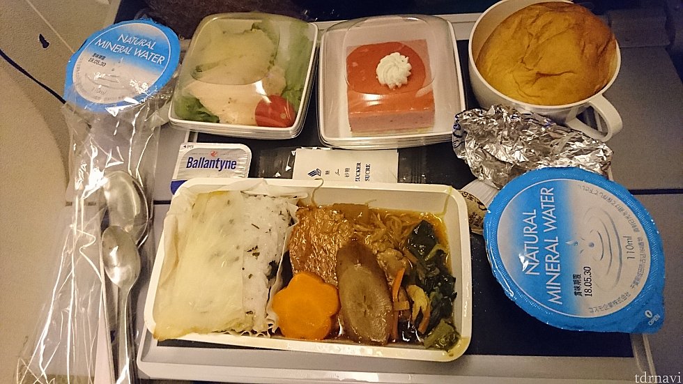 成田→ロサンゼルス
2回目機内食
赤魚鯛の生姜煮、フルーツヨーグルトケーキ