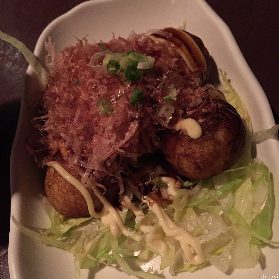 ホカホカではないけど普通のたこやき。日本で食べたほうが美味しいのは分かっているけど、あるとなんとなく食べてしまう。