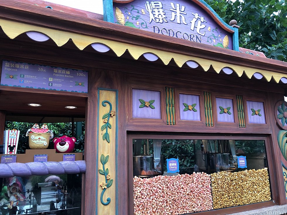 ④アナ雪ショーの劇場近く
チェリー味とキャラメル味の2種類。チェリーはここだけ?