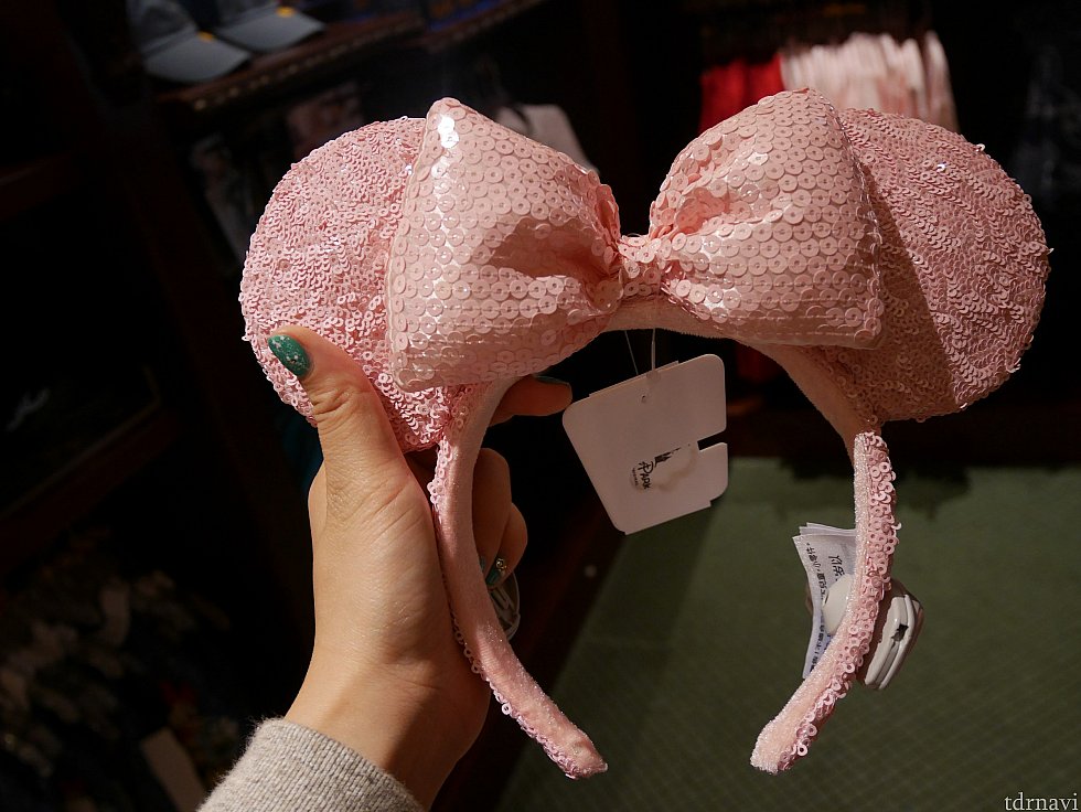 ピンク一色のスパンコール。合わせる服を選ぶけれど、同じ色のパーカーなど売っていたので、合わせたらかわいくなりそう!!!なかなか付けている人がいないので、目立ってよいかも♪