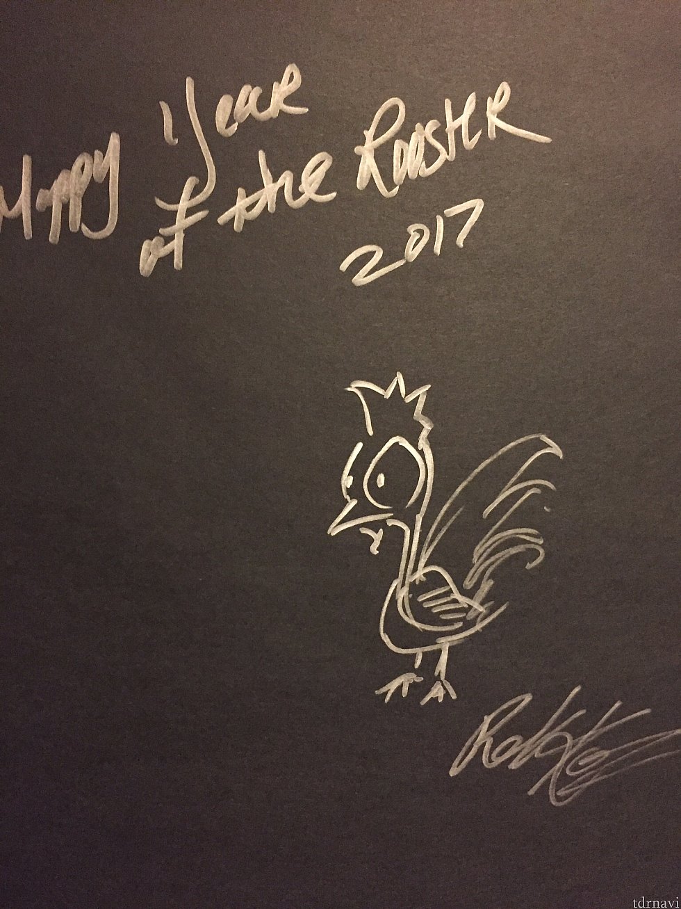Robさんが購入したアートの裏側にサインとイラストを入れてくれました。酉年という事で鶏をリクエスト!本来はこの様に彼らの作品を購入するとサインをいただけるというシステムですので、トートバッグにサインをしてくれるかどうかはその場次第です。