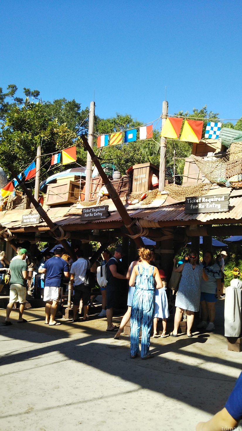 今日も暑くなりそう!
夏のフロリダはすごく暑いので、ウォーターパークとパークを交互に行くことにしました。パークも暑い昼のうちはホテルのプールで過ごして、インパは夕方から。だって暑さと疲れでヘトヘトになるので一日中パークは無理なんだもの・・・。
暑い夏はプールが最高に気持ちいいんです!