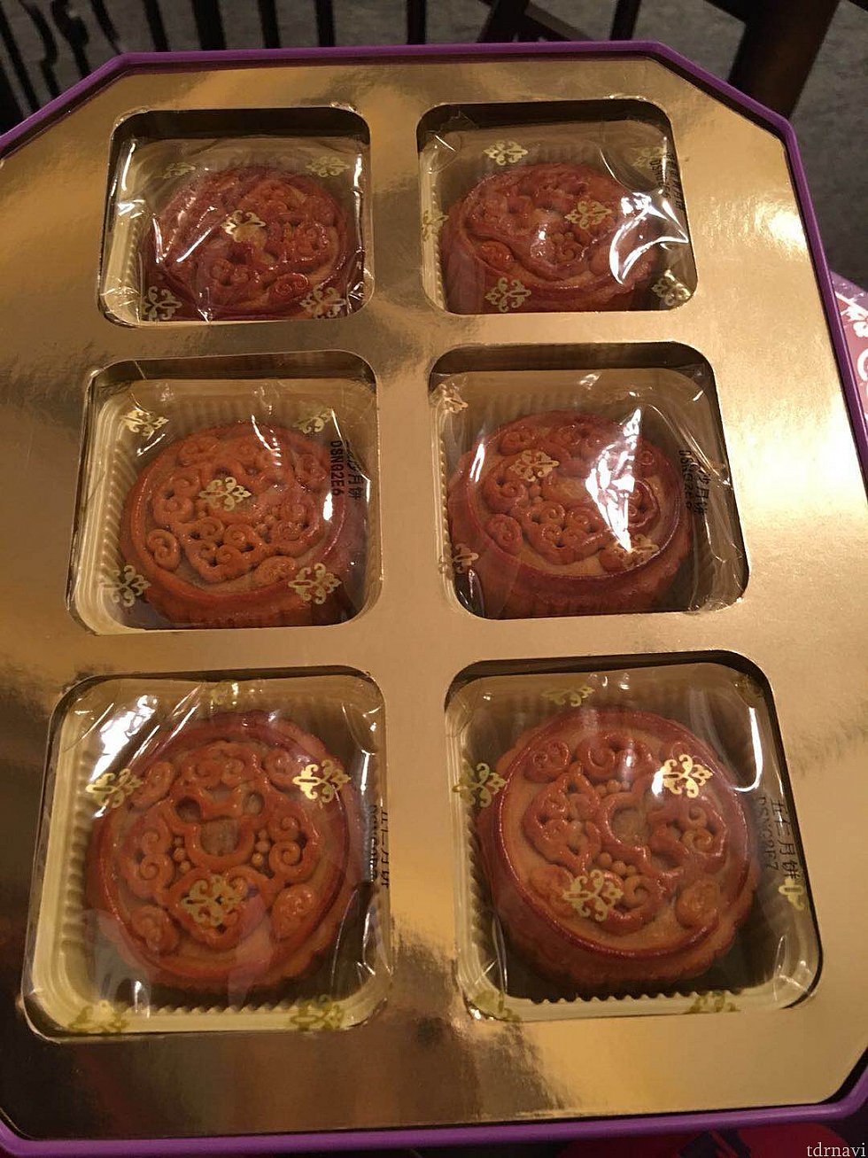月餅が6個入っています。