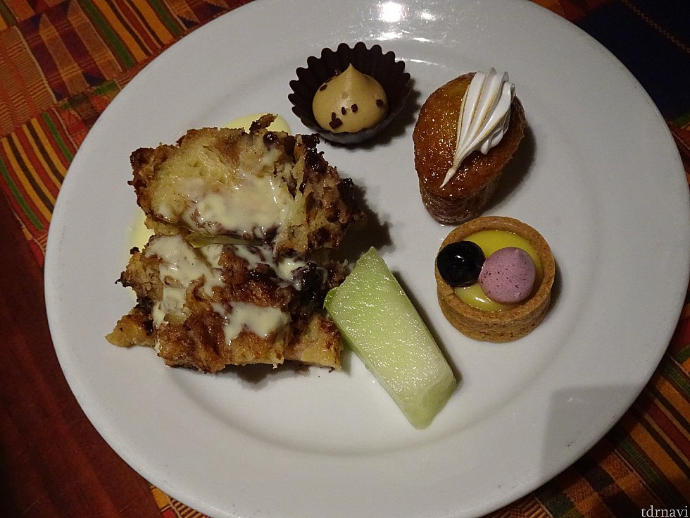 プディングやプチケーキなど…他にも色々ありました。