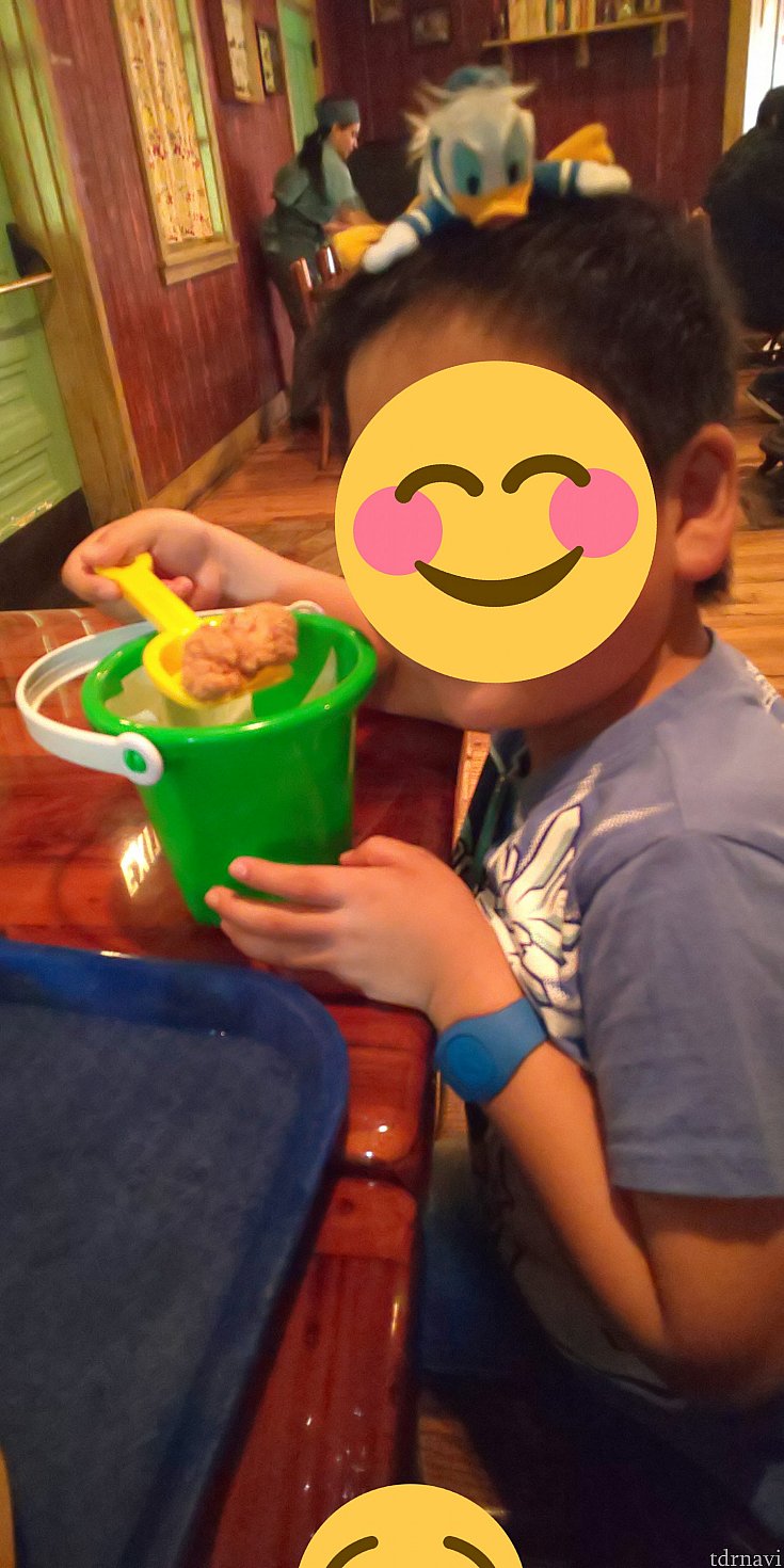 スコップで食べるのはおもしろいですよね。