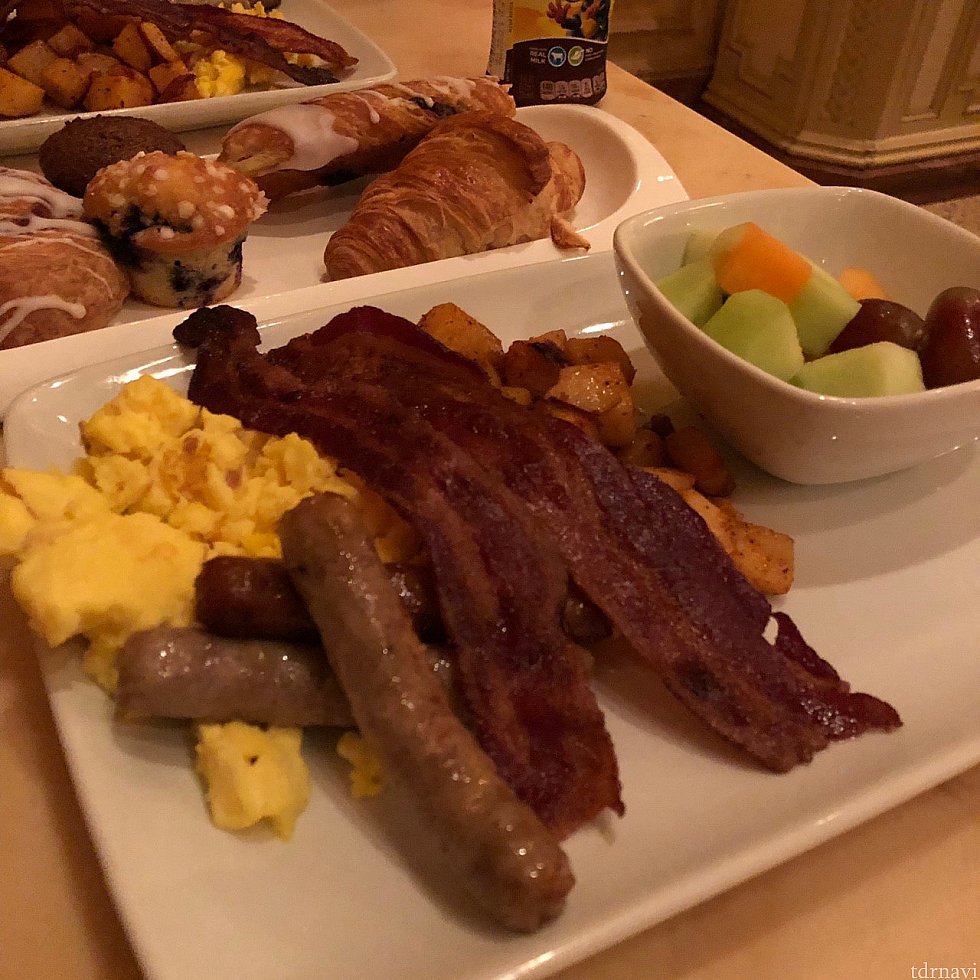 カリカリベーコンとパンが美味しかった〜