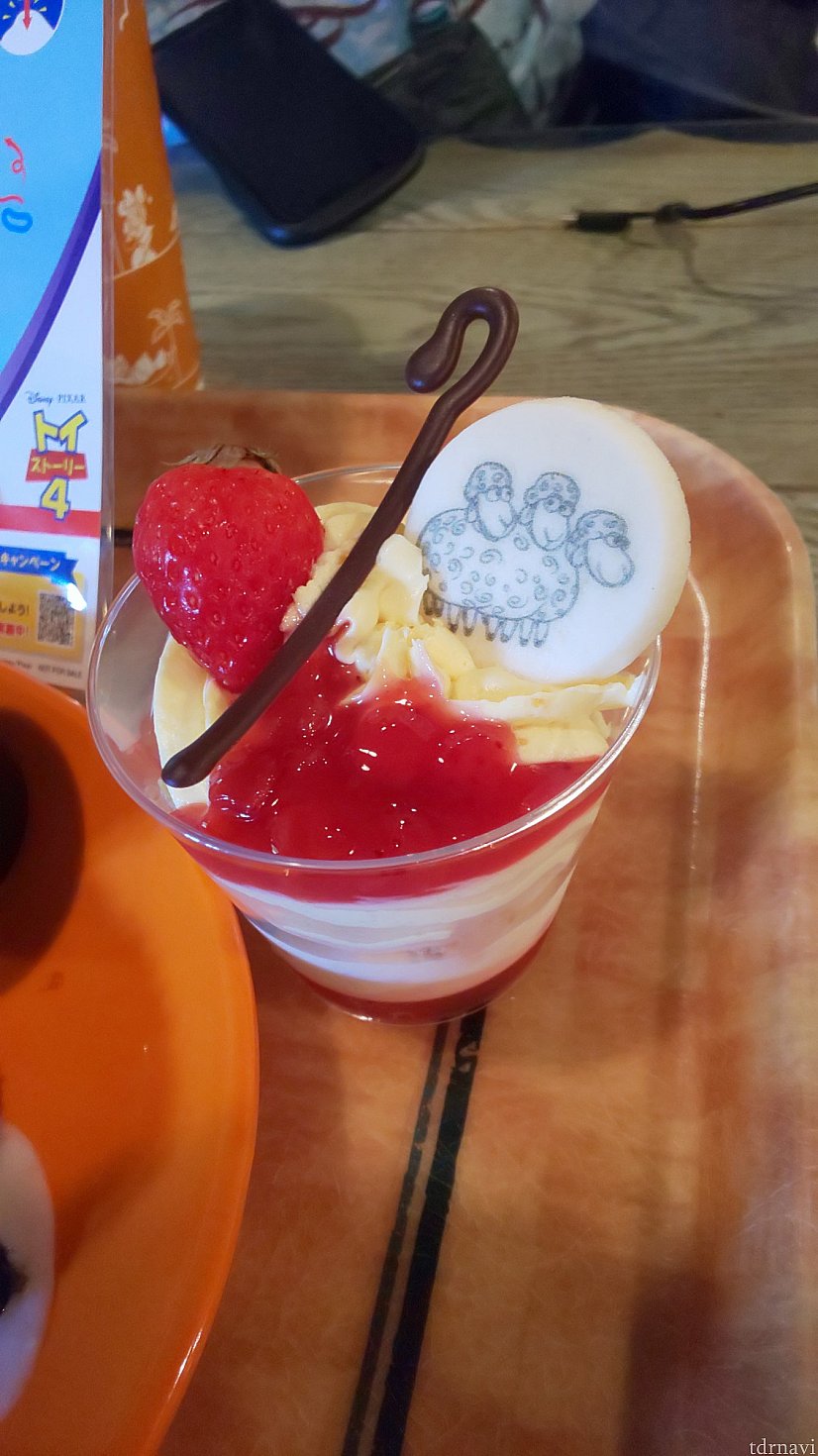 トライフルケーキ風のスイーツ。ボービープをイメージしてるんですね。
