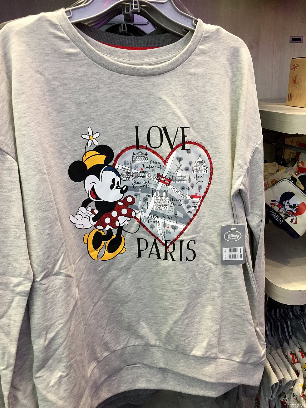 クラッシックミニーの長袖Tシャツ。