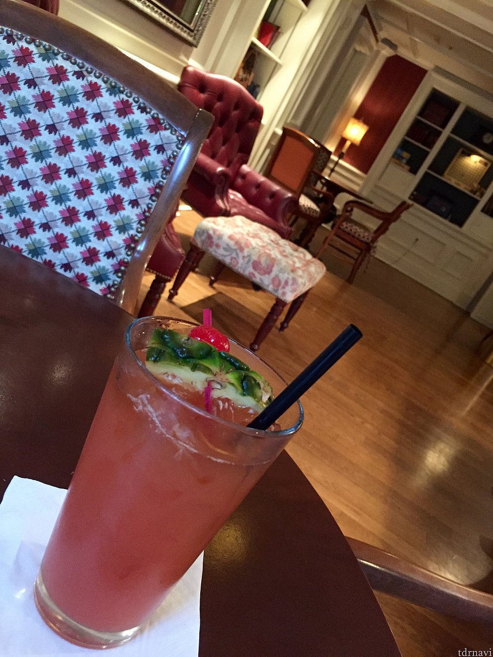 Bahama MamaはCaptain's Mai Taiと殆ど味もラムベースで変わらないんですが、バナナ風味があります。